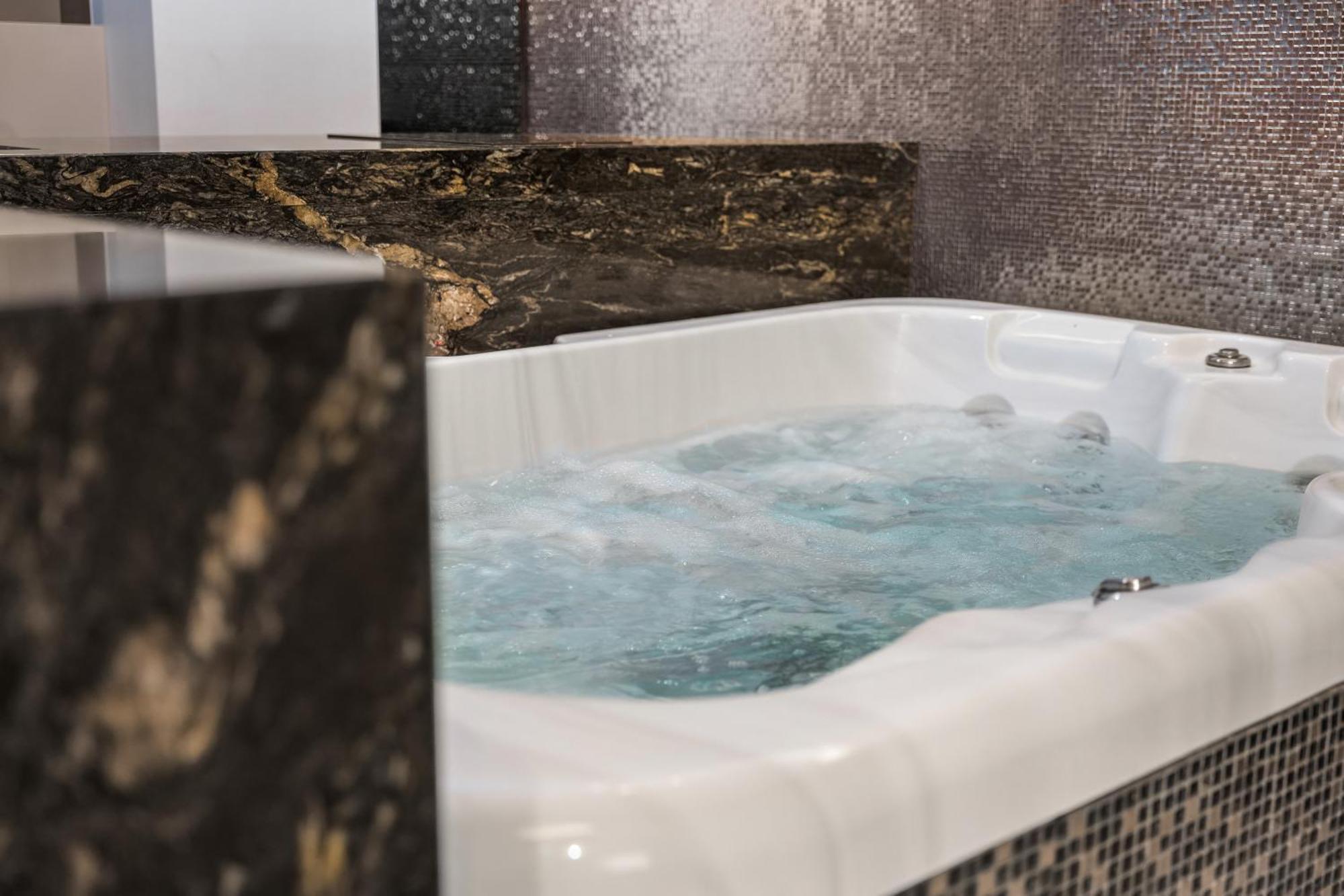 Secret Lounge - Cozy Studio With Sauna And Jacuzzi Vilnius Extérieur photo